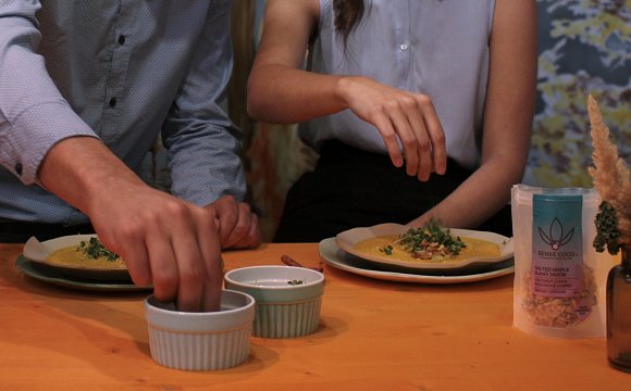 Zimní mrkvovo - zázvorová polévka a koriandrový crumble